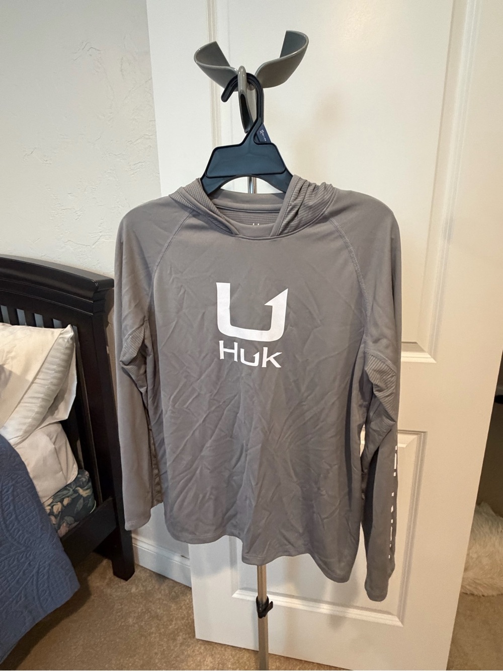 Huk Gray Long-Sleeve Hooded Performance Top